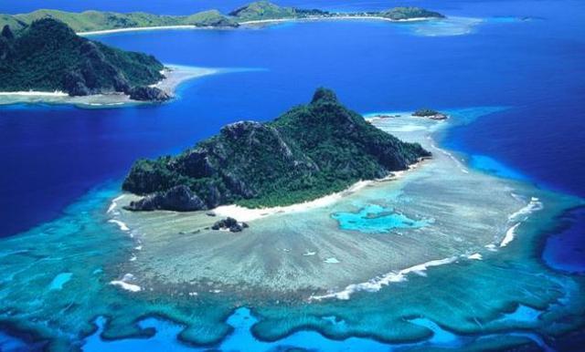十大全球最美的岛屿，圣托里尼岛被认为是世界上最浪漫的地方