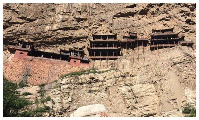 中国“最牛”的寺庙：通体木质结构，修建在悬崖峭壁之上！