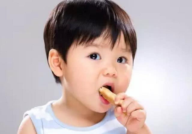 宝宝见啥都“咬”？试试这些方法，帮助孩子健康度过“口欲期”！