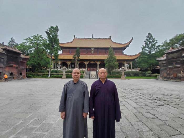 曹洞宗第四十九代嗣法弟子宽文法师到南岳南台寺礼祖