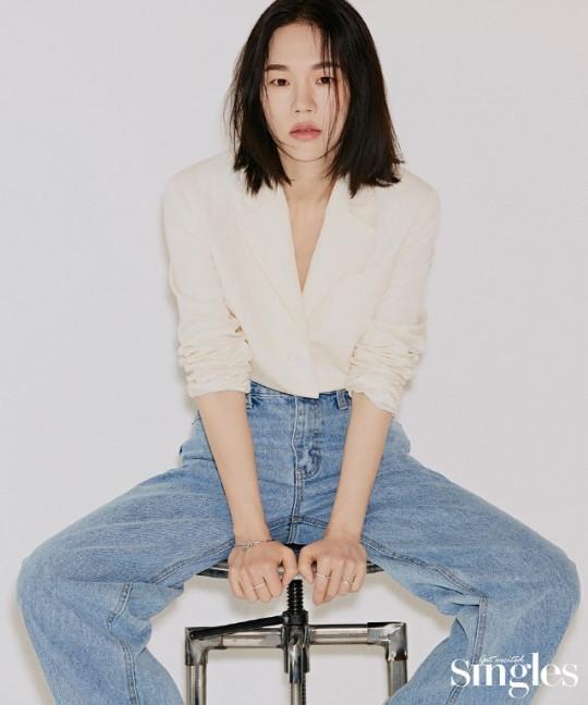 韩国女艺人韩艺璃拍时装杂志写真