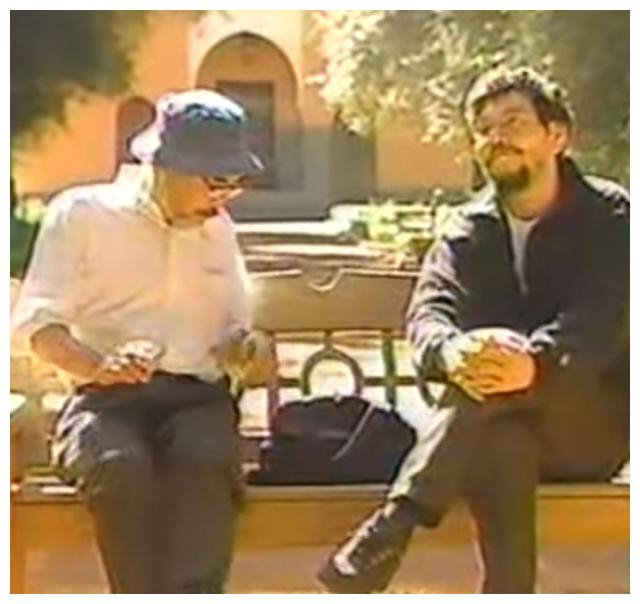 两位日本的动画大师，宫崎骏和庵野秀明，居在撒哈拉沙漠奇迹会面