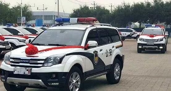 中国警车终于“大换血”，告别了丰田大众，中国风范一览无余！