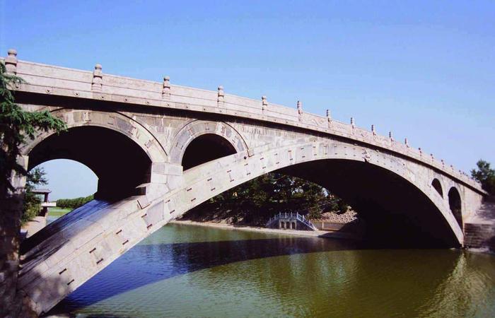 中国第一石拱桥，距今已有1400年历史，如今依旧能用