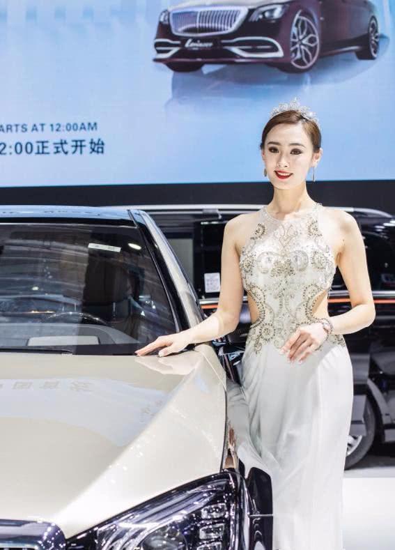 2019年上海车展，新车让人眼花缭乱，还有三位最美女车模