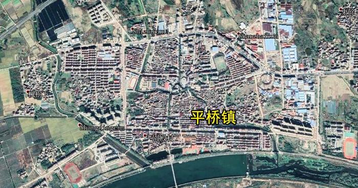 浙江台州天台县最大的镇，地形平坦，是全国重点镇