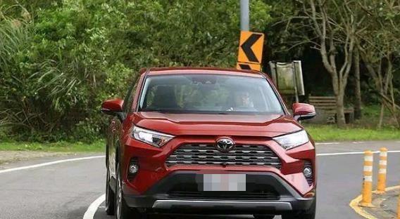 丰田全新RAV4到店，一看预售价，车友：月销百万只是时间问题