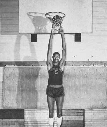 臂展2米59! NBA史上臂展狂人, 站着抓帽轻松摸篮板上沿!