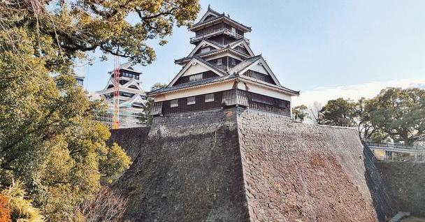 日本著名三大名城之一，又被称为银杏城，因熊本熊闻名世界