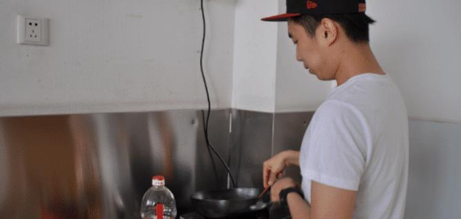 中国留学生在宿舍煮汤，遭到美国学生疯抢：这是什么绝世美味！