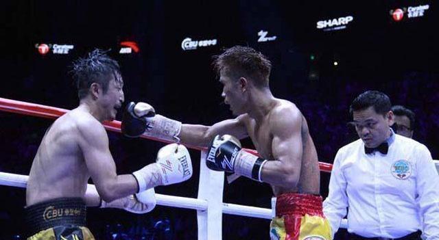 日本草根拳王木村翔一回合3次击倒对手获胜，上海拳迷送上掌声