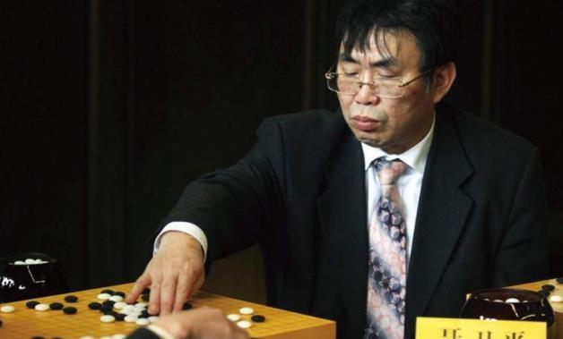 棋圣聂卫平现状：9次化疗抗癌，妻子小23岁，大儿子加入日本国籍