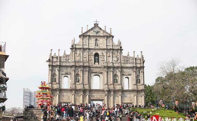 大陆游客逛澳门本地人菜场，一斤等于十六两，还以为被骗了