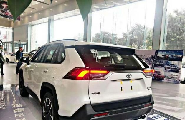 全新丰田RAV4到店，恕我直言，这应该是有史以来最好的RAV4！