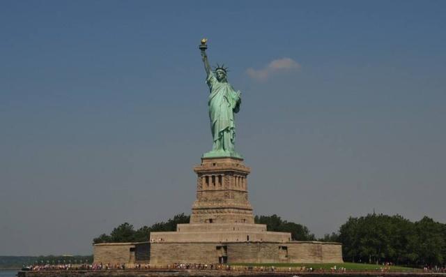 体积庞大的自由女神像，是如何从法国运输到美国的