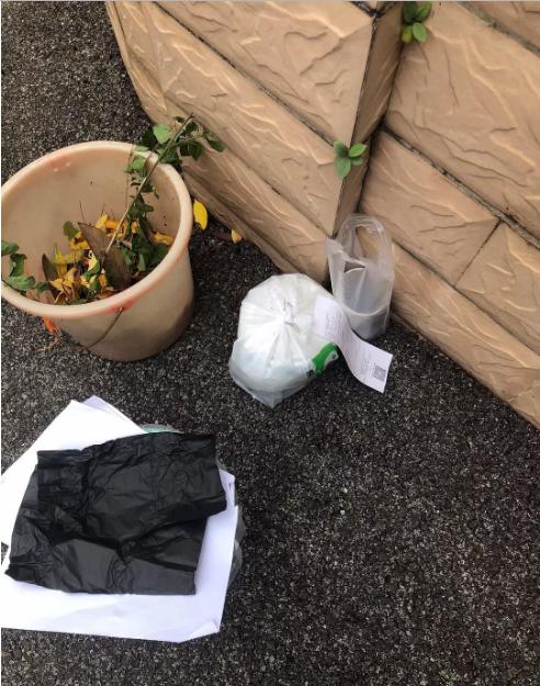 背着爸妈点外卖的自己，仿佛就是007