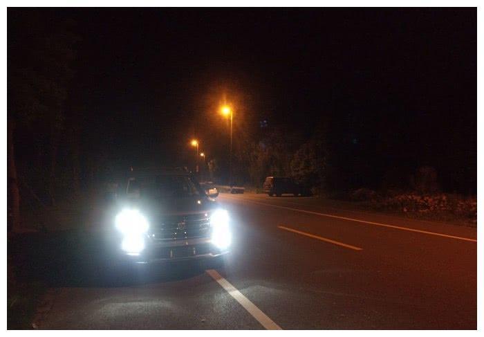纯晒干货，荣威RX8老司机与你分享夜间行车时的用灯注意事项