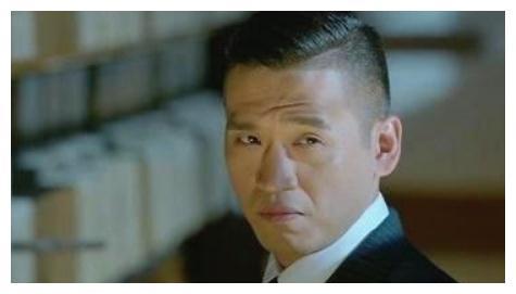 他27岁导演第一部作品，后来转行当演员，和邓超合作被表扬