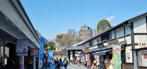 日本著名三大名城之一，又被称为银杏城，因熊本熊闻名世界