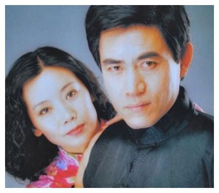 她是陈宝国初恋，相恋46年从无绯闻，儿子更是帅出天际