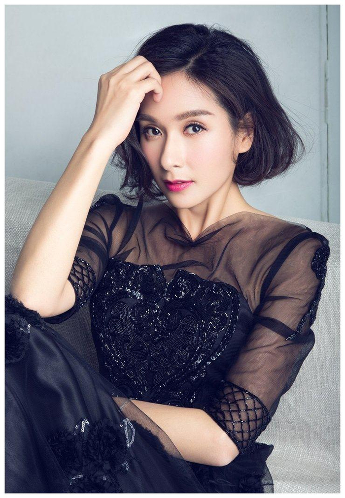 SEXINSEX famous popular star杨恭如 杨恭如1974年出生于上海，华语影视女演员毕业于加拿大约克大