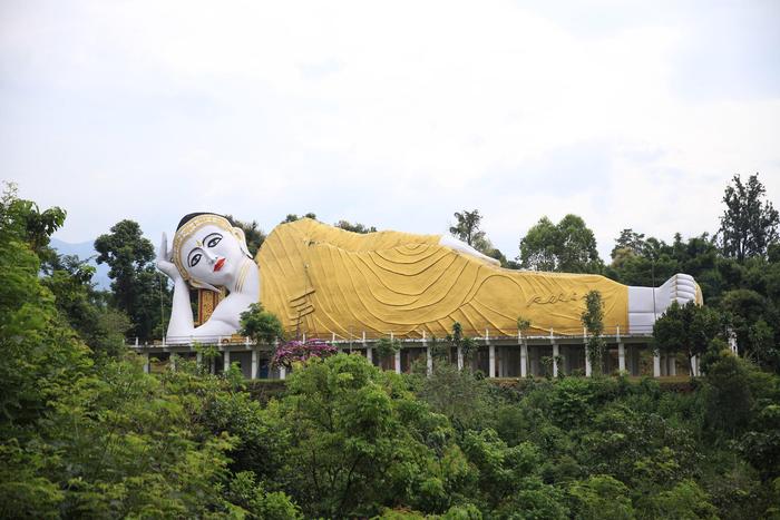 在瑞丽，不用办护照和签证就可以去缅甸玩一天，看缅北风土人情