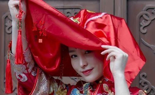 古代新娘子出家为何头上要盖红布盖？红盖头的习俗是怎样的？
