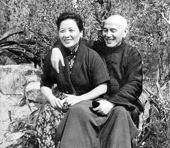 蒋介石一生只有一个亲生儿子？宋美龄一句话道破真相！