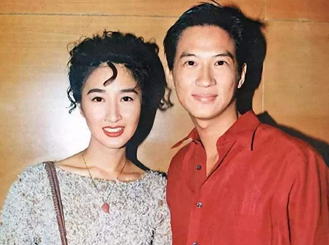 夫妻同是演员，结婚16年仍像热恋，如今老公越来越红，她被遗忘