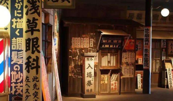 日本地下影院，里面像是个小旅馆，禁止未成年人入内！