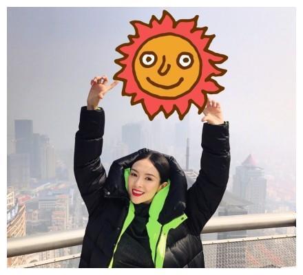 雾霾天章子怡上海拍戏遗憾没太阳，评论区炸了网友给女神P太阳！