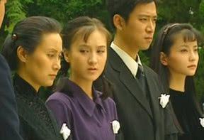 情深深：梦萍参加爸爸葬礼，你还记得她衣服的颜色吗？不是黑色