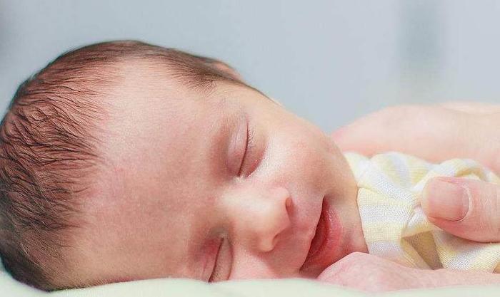 三个月后的宝宝频繁夜醒的8个原因，正确的育儿方式，才是根源