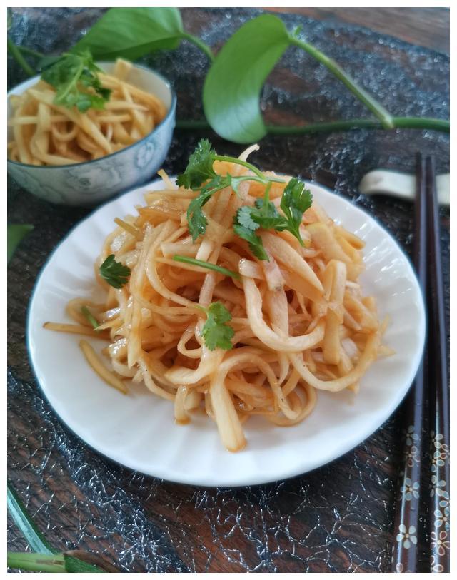 东北芥菜疙瘩咸菜做法，儿时家里的味道，吃一口呛鼻子