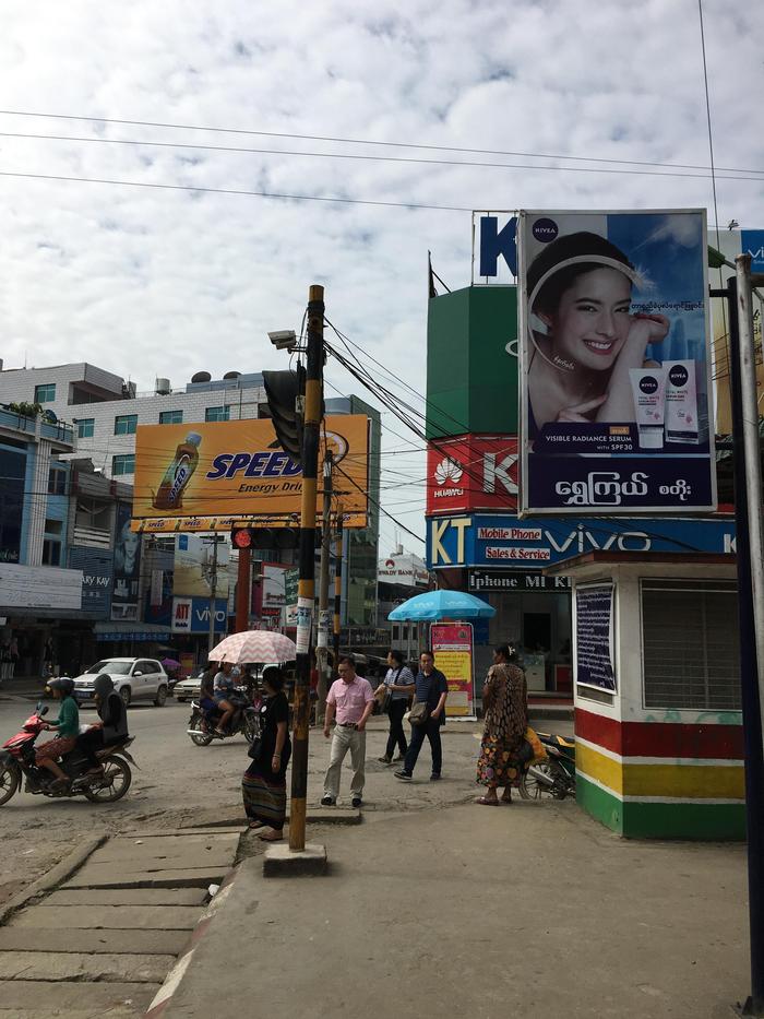 在瑞丽，不用办护照和签证就可以去缅甸玩一天，看缅北风土人情