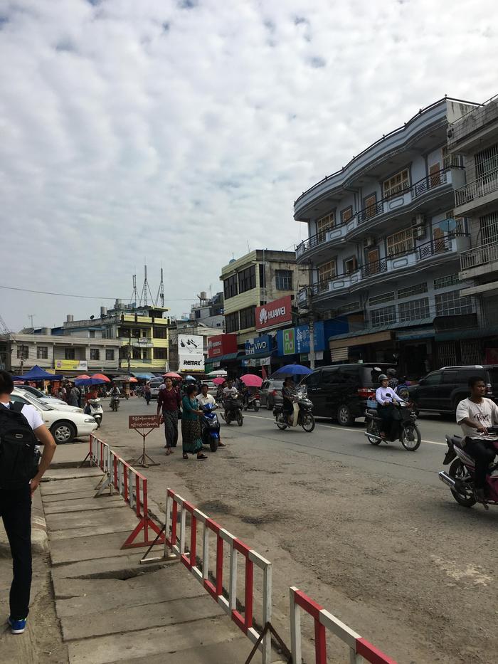 在瑞丽，不用办护照和签证就可以去缅甸玩一天，看缅北风土人情