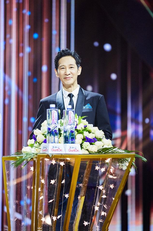 王劲松加盟主持国剧盛典 荣获年度魅力男演员