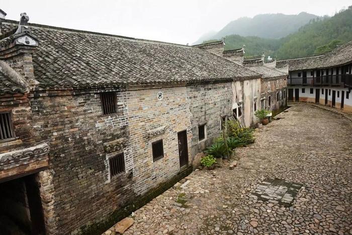 乌石围，江西龙南历史最悠久的围屋，距今已有390年