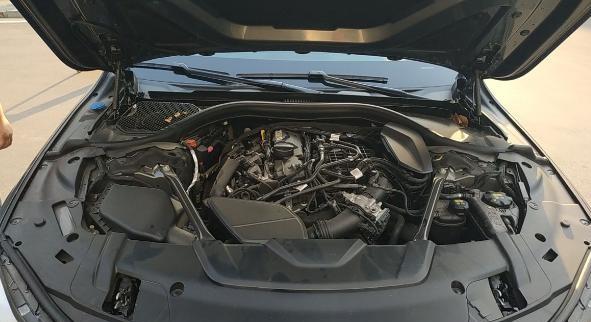 宝马730的引擎是什么样子？揭开盖板见线束后很多汽修工也不明白