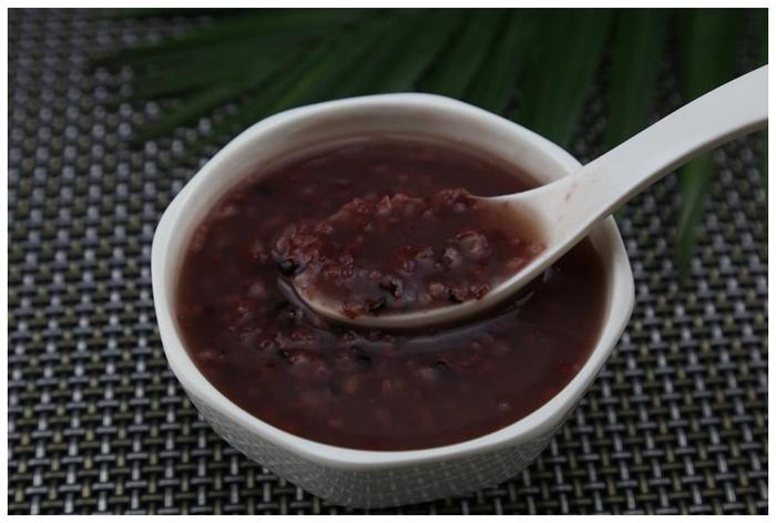 煮红豆粥时，万万别直接下水煮，只需掌握这3步，红豆粥又香又浓