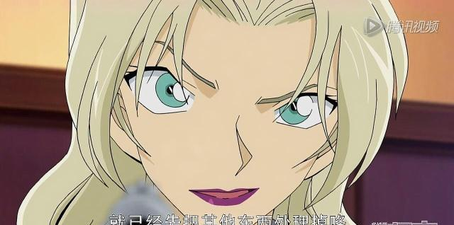 柯南贝尔摩德曾经为救柯南，被琴酒用枪指着头，不惜与组织闹翻