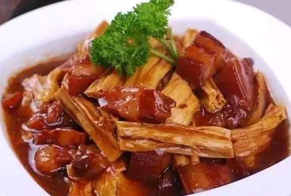 家常菜：鸡胸肉沙拉，肉末香菇炒韭菜，腐竹红烧肉，尖椒土豆片