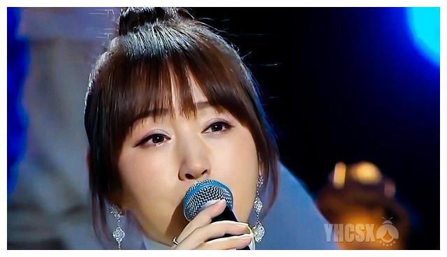 杨钰莹的歌听上去很容易唱，却极难模仿，其实她是隐藏的转音高手