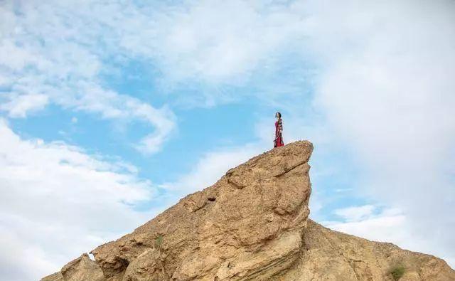 惊艳！甘肃玉门境内罕见集雅丹、丹霞、火山口地貌为一体的景区