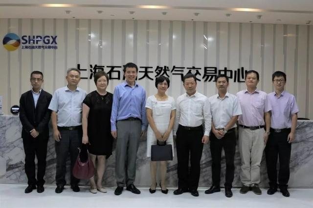 海峡石化产品交易中心总经理郭继梅一行访上海石油天然气交易中心