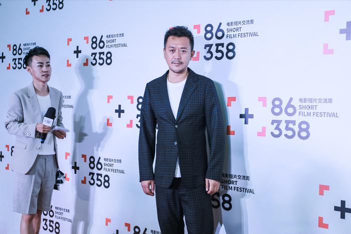 王学兵任86358电影短片周评委 与青年创作者共交流
