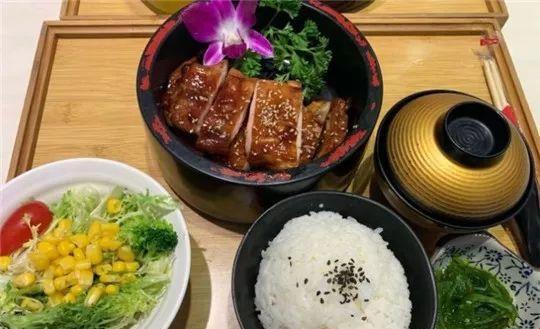 吃遍大连丨这些日式定食简洁却不简略，让你吃饱每一餐~