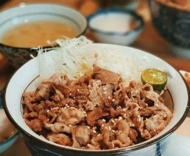 吃遍大连丨这些日式定食简洁却不简略，让你吃饱每一餐~