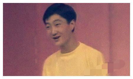 王大治18岁旧照罕曝光，身材纤瘦还是鹅蛋脸，被指颜值不输潘粤明