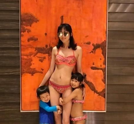 生娃会身材走形？当生4娃的蒋丽莎和正常女孩同框时，身材太绝